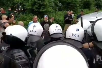 Zabrali dziecko na protest, dostali gazem po oczach. Nagranie z Częstochowy 