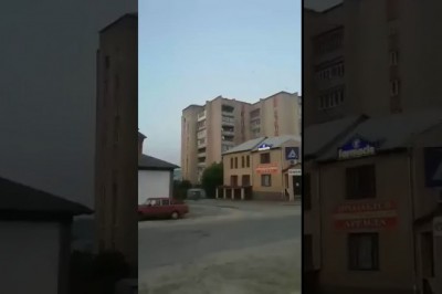 Blok rozpada się na kawałki. Takie są skutki oszczędzania na materiałach