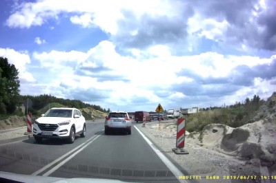 Jazda z zamkniętymi oczami. Nagranie z niespotykanej sytuacji 