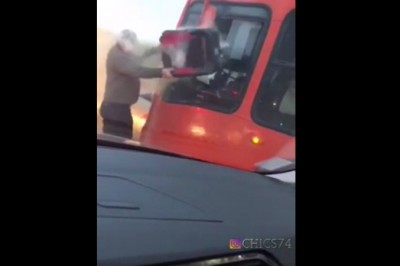 Kierowca autobusu z gaśnicą kontra narwany gość z fotelikiem samochodowym