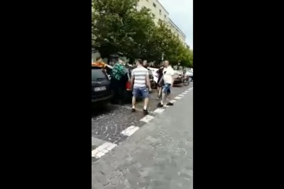 W czterech kopią chłopaka na manifestacji w Białymstoku