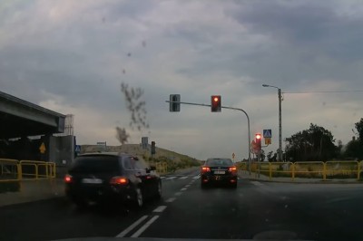 Popis kierowcy BMW. O krok od tragedii na przejściu w Kołaczkowie 
