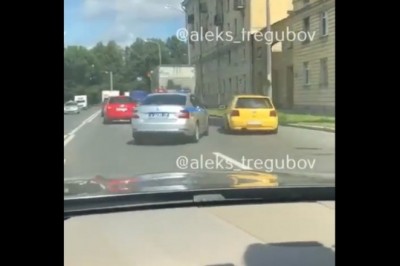 Słaby dzień policjantów. Dzwon podczas pościgu i ucieczka VW