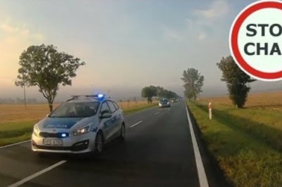 Policja jadąca na „Woodstock” spycha inne auta z drogi. Czy tak powinno być? 