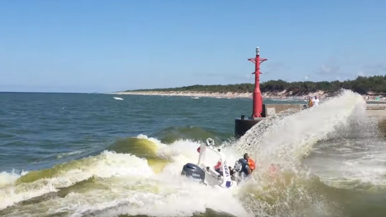 Niebezpieczny wypadek łodzi motorowej w miejscowości Rowy - przypadkowe nagranie 