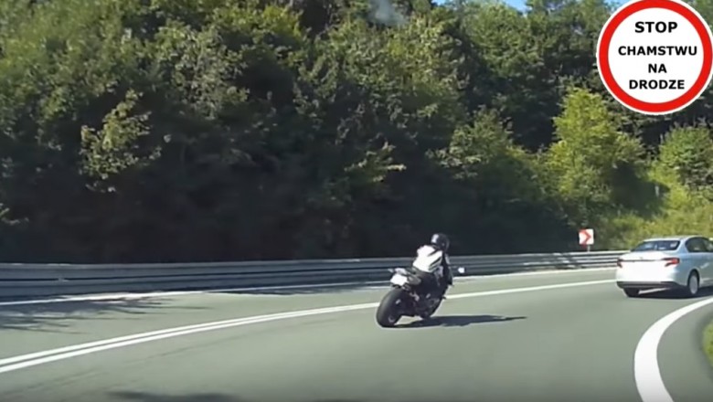 Nagranie z wypadku motocyklisty na DK28 - wyprzedzał na zakrętach 