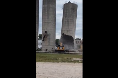 Hardcorowe wyburzanie silosów koparką. Prawdziwy pechowiec w akcji 