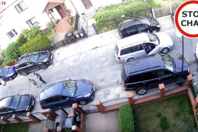 Jazda Paseratti z otwartymi drzwiami. Kolizja i ucieczka z miejsca zdarzenia 