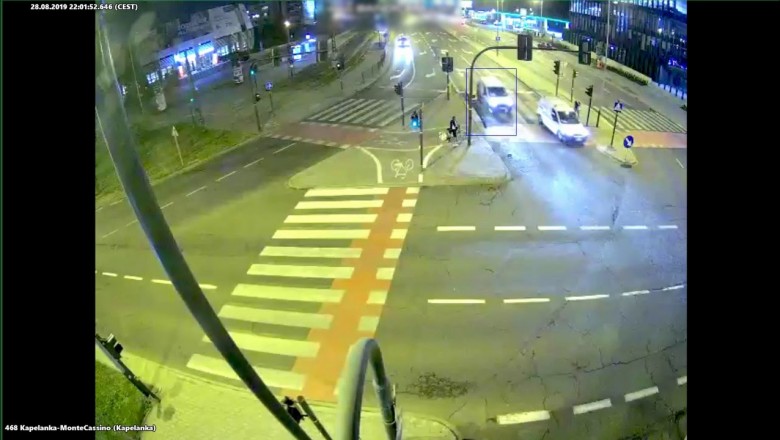 Przerażający wypadek na skrzyżowaniu w Krakowie. Nagranie mrozi krew w żyłach