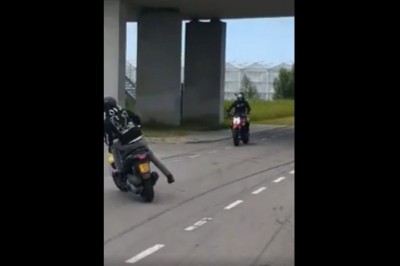 Zderzenie dwóch motocyklistów na skrzyżowaniu. Mieli wielkiego pecha