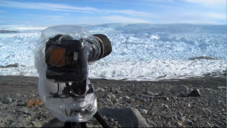 Fotografował lodowiec kiedy usłyszał zaczyna pękać. Nagrał niezwykły moment 