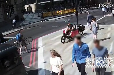 Rowerzysta pobił przechodnia na przejściu dla pieszych pomimo, że ten miał zielone