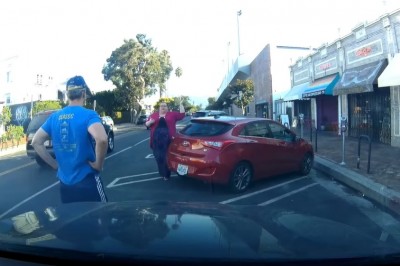 Wkurzony koleś i rewelacyjne przeprosiny za groźną sytuację na drodze 