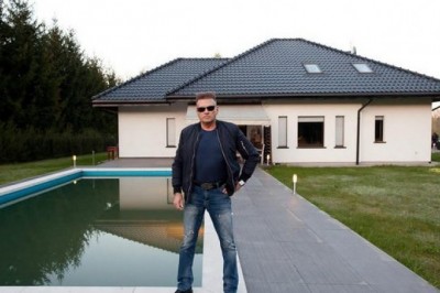 Rutkowski pochwalił się domem który sam zaprojektował. Złote krzesła i schody