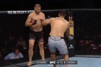 Fatalny występ Polaka na galu UFC Vancuver. Walka była bardzo krótka 