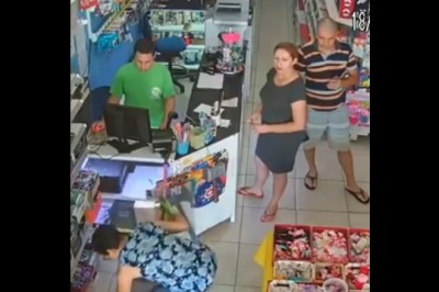 Podglądacz przyłapany na gorącym uczynku w sklepie. Chciał zrobić zdjęcie 