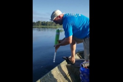 Kiedy jesteś z dziewczyną na rybach i myślisz, że zaraz wyciągniesz ogromnego suma