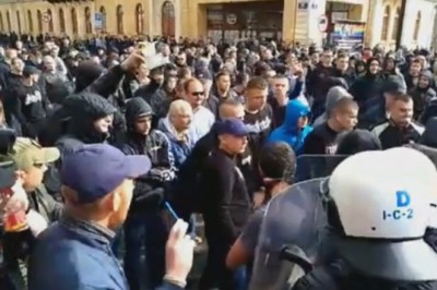 Kontrmanifestanci wystartowali do policjantów podczas Marszu Równości