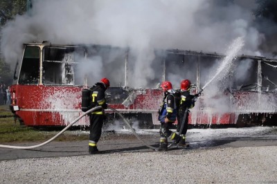 Wtopa strażaków. Miała być symulacja, a wyszedł prawdziwy pożar tramwaju