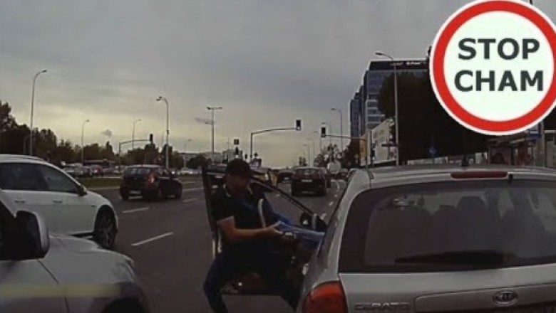 Seba wyskoczył z auta i zaatakował kierowcę na ulicy w Warszawie
