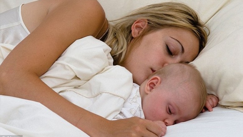 Dziecko często się budzi i nie daje Ci się wyspać? Zobacz co radzą pediatrzy 