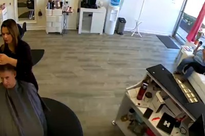 Myślisz, że miałeś dziwny dzień w pracy? To obczaj akcję u tego fryzjera