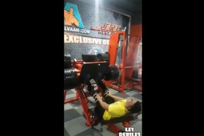 Chciał się popisać umiejętnościami na siłowni. Przecenił swoje możliwości