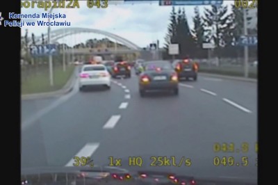 Cwaniak w Audi chciał ominąć korek, jednak szybko pożałował tego co zrobił