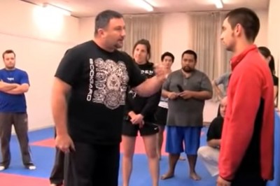 Obrona przed atakiem nożem, a rzeczywistość. Nie zawsze jest tak jak uczą