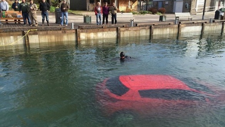 Wjechała autem do jeziora, bo tak poprowadził ją GPS. Za bardzo zaufała urządzeniu