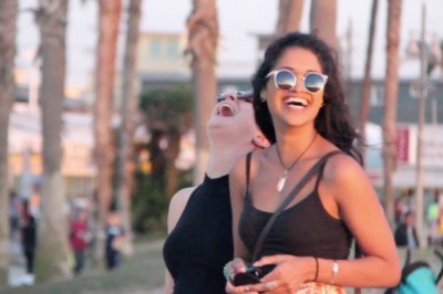 Jak skomplementować publicznie kobietę i nie dostać przy tym liścia