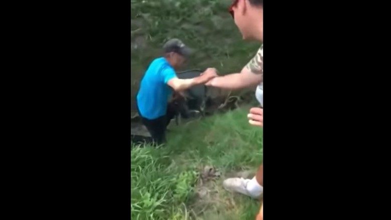 „Co tam mordo u Ciebie?” Chłopaki pomagają gościowi z taczką