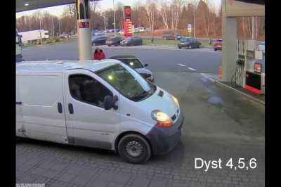 Bezczelna kradzież na stacji benzynowej w Zgorzelcu. Nagranie z monitoringu