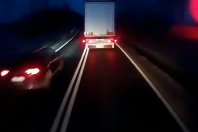 Czołowe zderzenie podczas wyprzedzania dwóch TIRów na ciągłej