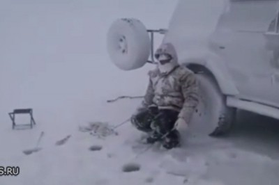 Myślisz, że widziałeś hardcorowego wędkarza? Tego gościa nic nie powstrzyma