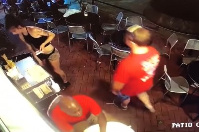 Złapał kelnerkę tam gdzie nie powinien. Typ szybko pożałował swojej decyzji