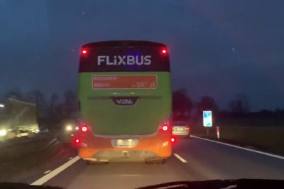 Kierowca autobusu stracił pracę po tym jak blokował karetkę na A4