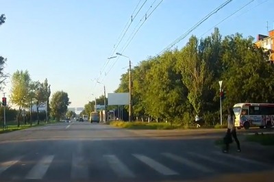 Szybka kara za wyprzedzanie na pasach. O mało nie potrącił dziewczyny