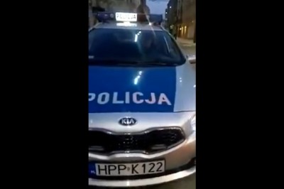 Gość wystartował do policjantów, bo zauważył, że popełniają wykroczenie 