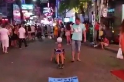 Tak się kończy przeszkadzanie w ulicznym pokazie. Szybka kara dla typa