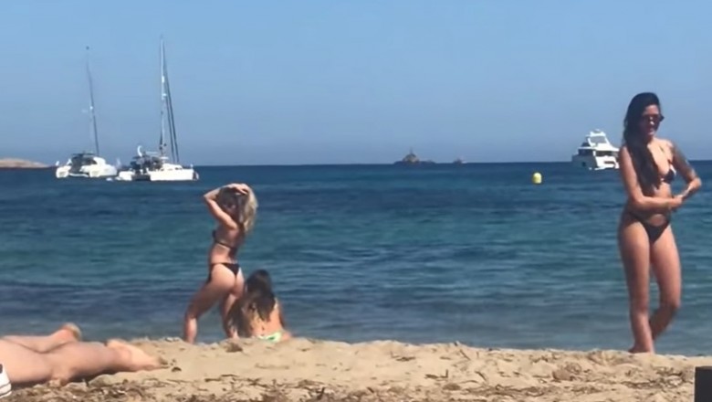 Trzy dziewczyny przyłapane na plaży podczas robienia sobie fot na insta