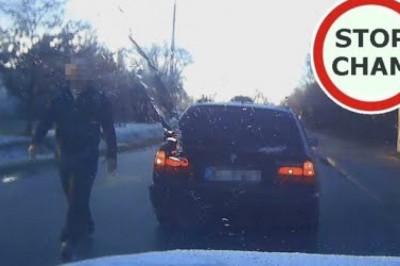 Wysiadł z BMW i obił innego kierowcę. Poniosło Sebe