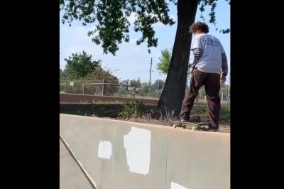 Kaski są dla lamusów. Hamowanie twarzą na kamieniach jest dla kozaków 