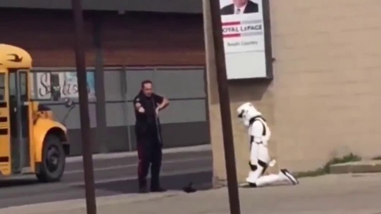 Policjanci kontra dziewczyna w stroju ze Star Wars