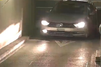 Przekozak w VW. Takiego wjazdu do parkingu jeszcze nie było