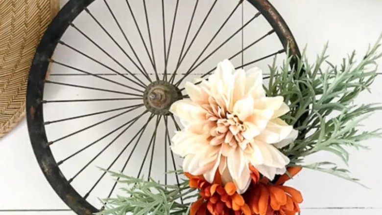 Jak stare koło od roweru może stać się pięknym wiosennym wieńcem?
