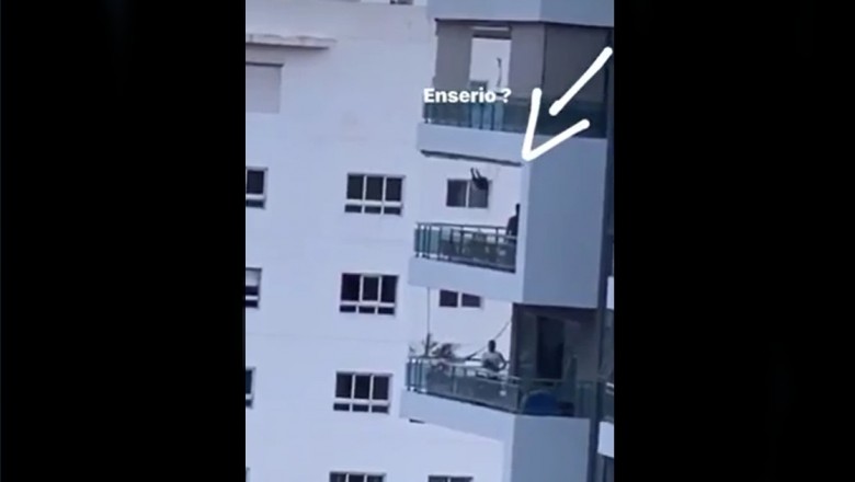 Hardcorowa huśtawka dla dziecka zawieszona na balkonie
