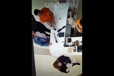 Sprzedawca ostro przesadził. Prezentacja blendera w sklepie elektronicznym