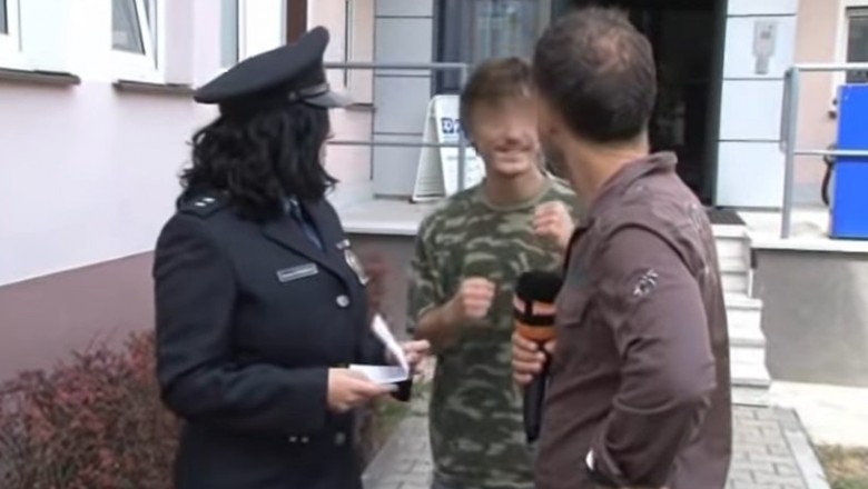 Kiedy robisz wywiad z policjantką, a tu gość wychodzi z komisariatu 