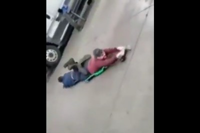 Kiedy nudzisz się z kumplem w pracy, a kierownik akurat nie patrzy